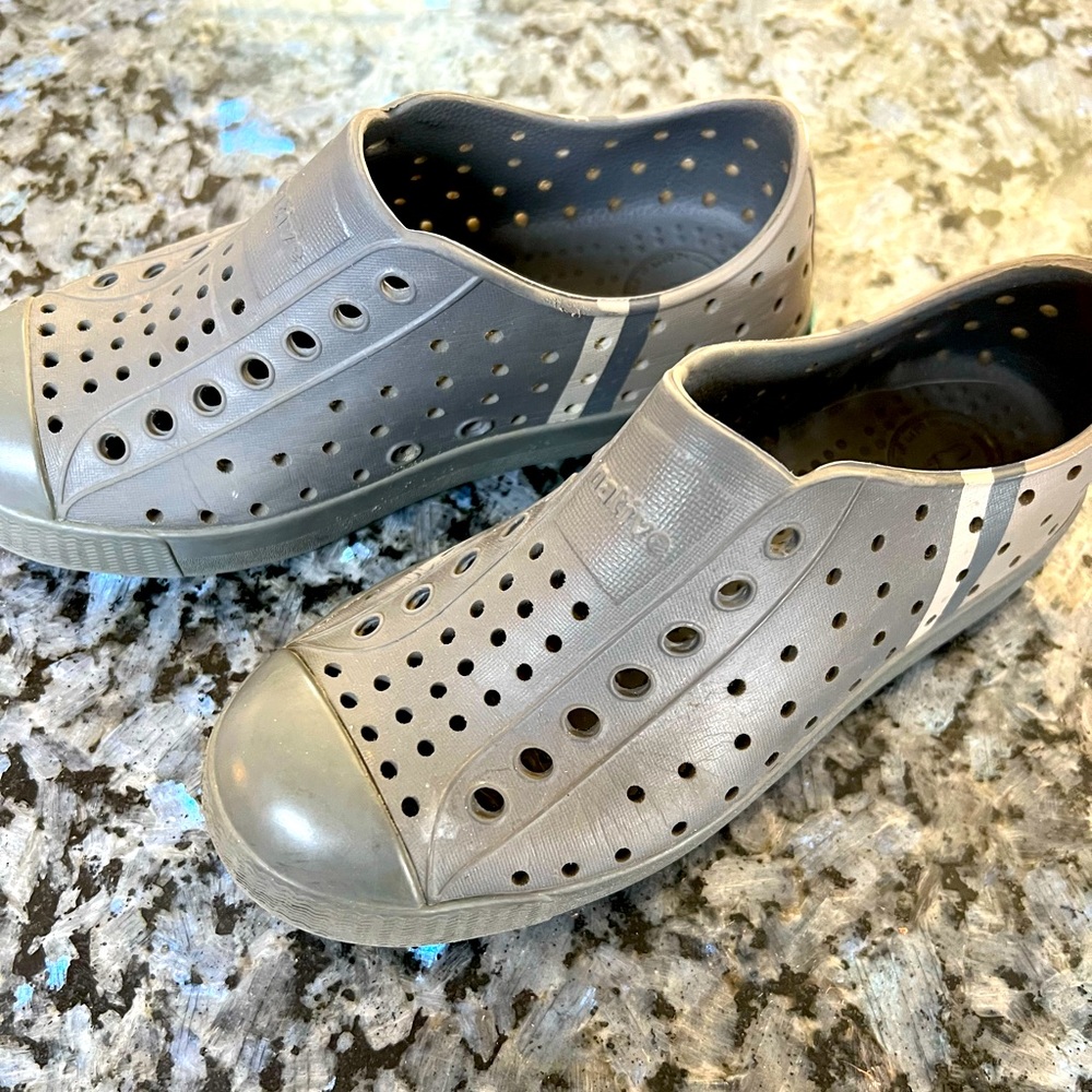 Native kids Shoes size C13